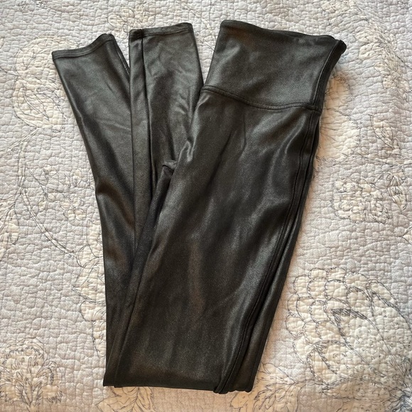 SPANX faux leather leggings- Size S - Picture 9 of 9